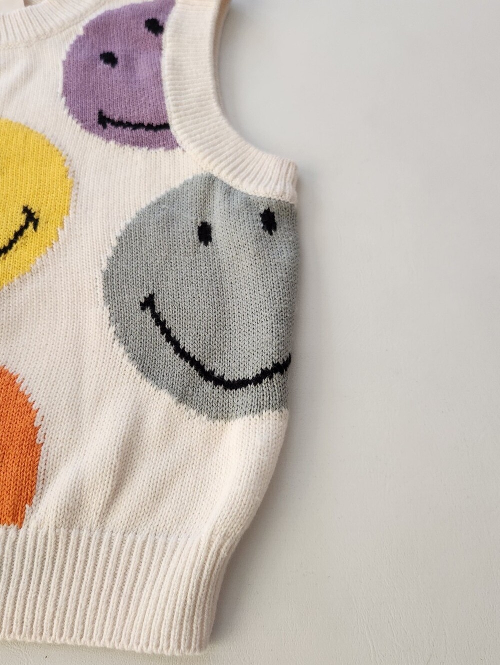 Smiley × H&M Cream Knit Sleeveless Sweater Vest with - Picture 7 of 15